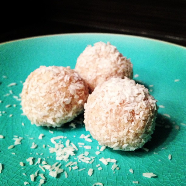 No-bake Coconut Snowballs: Raw, Vegan, Gluten-free, Nut-free, Delicious!